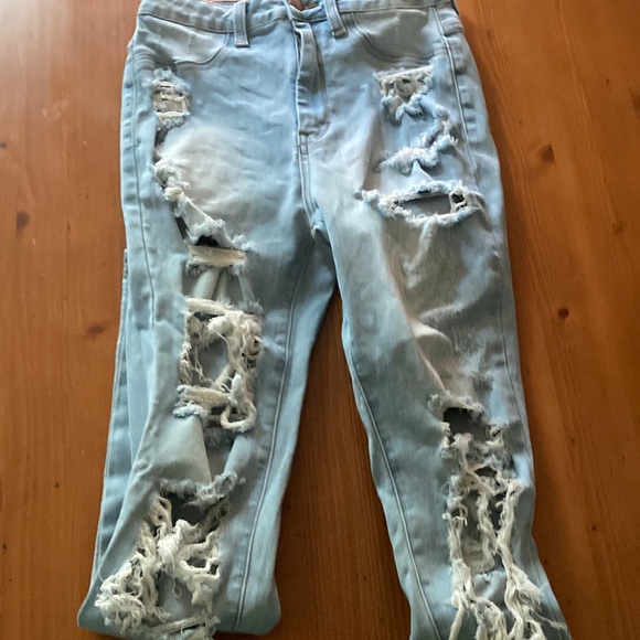 Cute ripped Jeans! - Picture 5 of 8